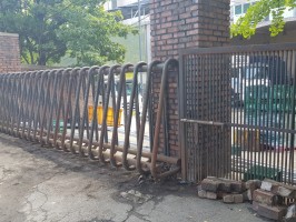 성남 공장 주차장 레일 자바라 철거후시공  외문 철거후시공