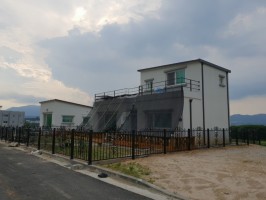 충주 주덕소재 신축 전원주택 테라창살04-11출입문외휀스+블랙메쉬 기초외 1200용