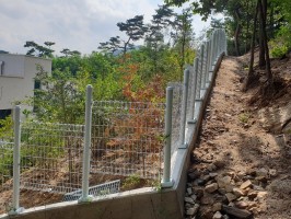 서울 성북구 전원주택  모두경사용   1m간격  앙카기둥각작업 메쉬900용 앙카하부캡입    난코스작업