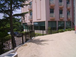 경주 유스타운 블랙 경계석 위