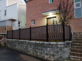 파주시 당하동소재 합성목재휀스SW-1002 (앙카, 기초매립형, 블랙, 철재기둥, 높이:1200) + 일반메쉬휀스,메쉬출입쌍문