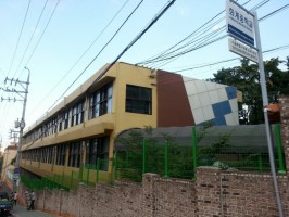 서울 소재 중학교 담장위 메쉬휀스 0.9앙카하부캡 단차구간 연두색