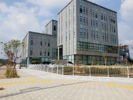 화성시 소재 테라창살05-11(H:1.2) + 테라창살 04-11 외문(H:1.2) + 메쉬휀스,메쉬외문(H:1.8)  백색